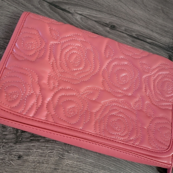 Nine & Co large wristlet - Picture 2 of 5